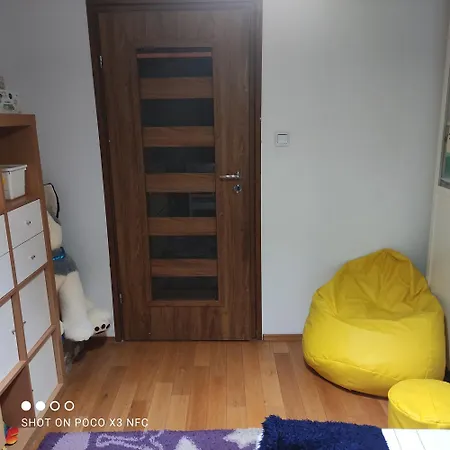 White Проживание в семье
